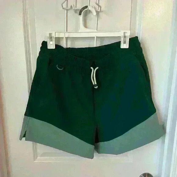 Old Navy Pants - Old Navy Stretch Tech Color Block Shorts Size Medium